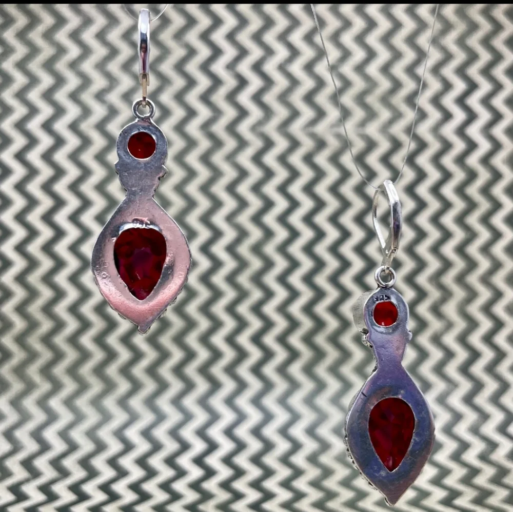 💕NWOT Elegant Red Garnet and Silver Drop Earrings - Picture 5 of 10